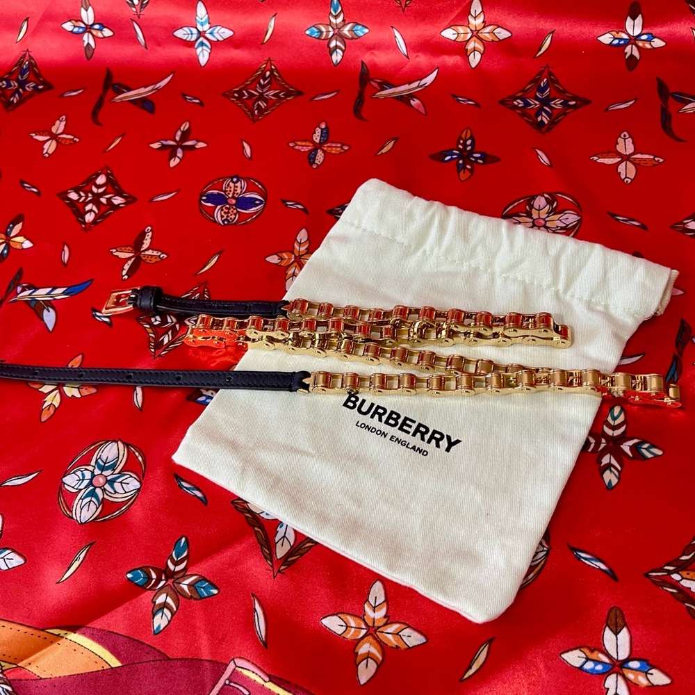 Burberry Black and Gold Chain Belt - Picture 6 of 11